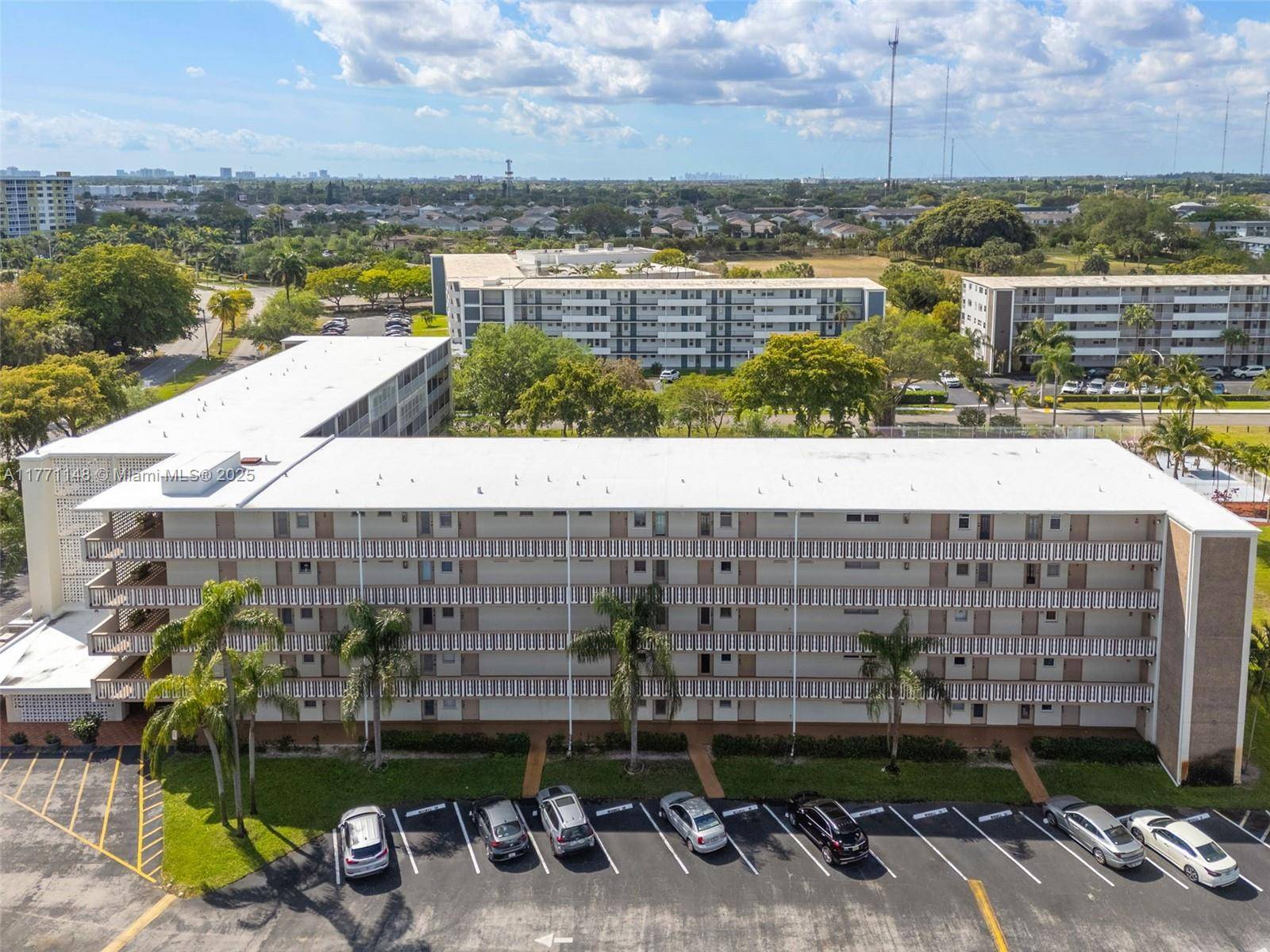 Hollywood, FL 33021,4650 Washington St #107