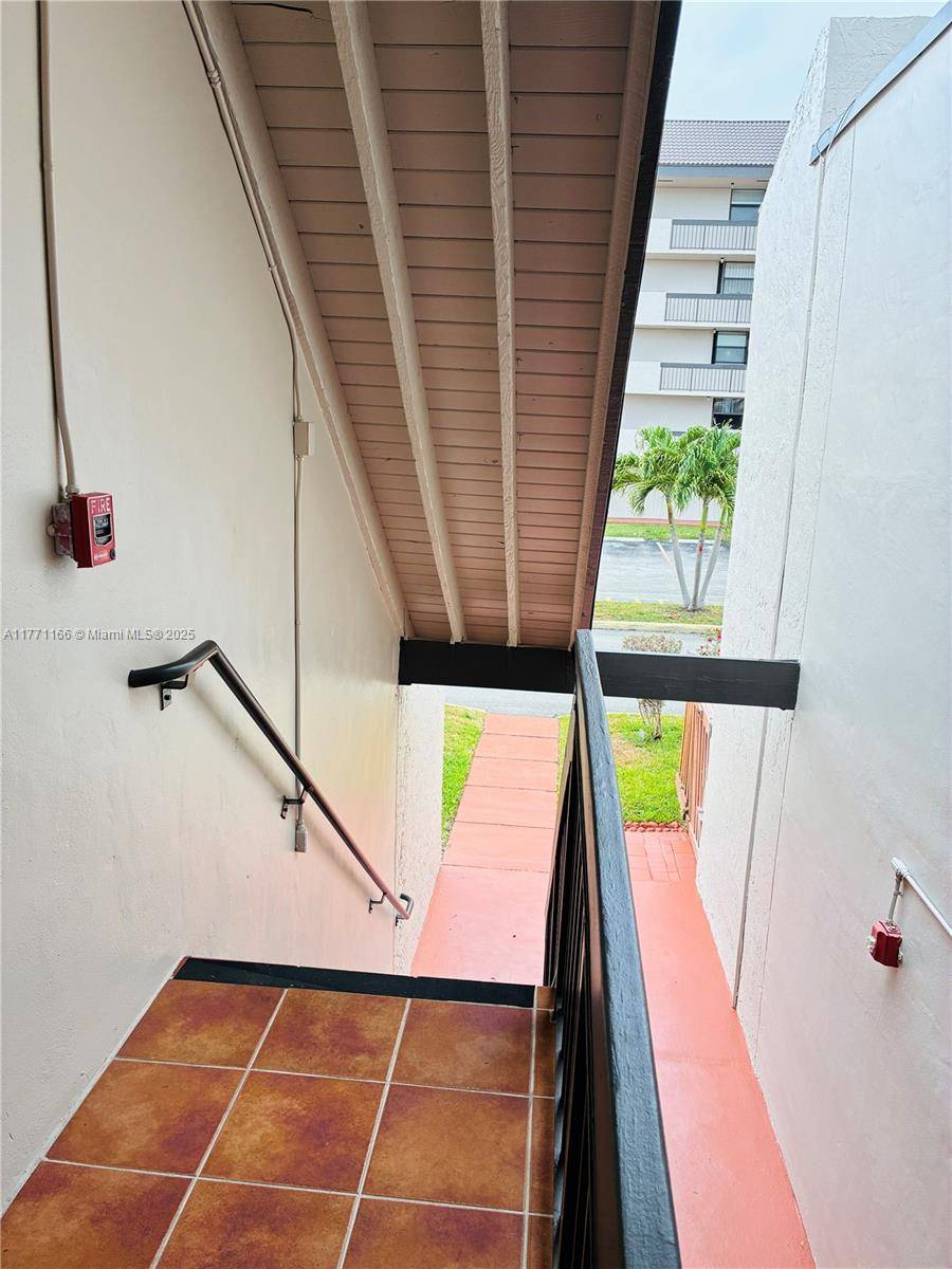 Miami, FL 33172,8883 Fontainebleau Blvd #202
