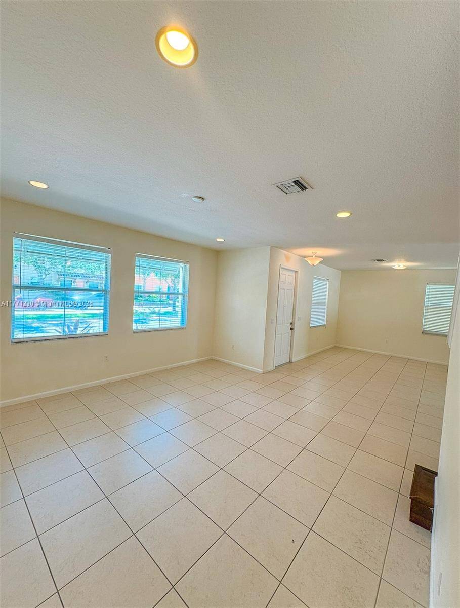 Sunrise, FL 33323,3210 NW 126th Ave #3210
