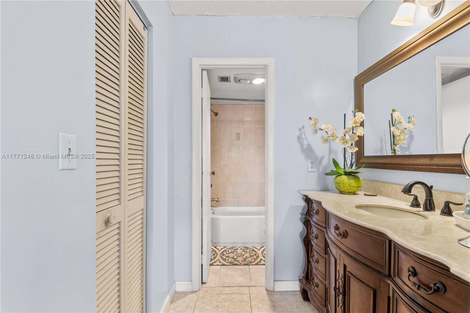Lauderhill, FL 33319,5961 N Falls Cir Dr #409