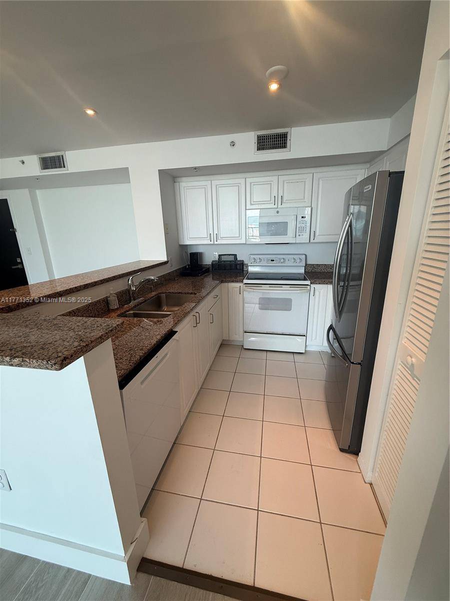 Miami Beach, FL 33139,90 ALTON RD #2803