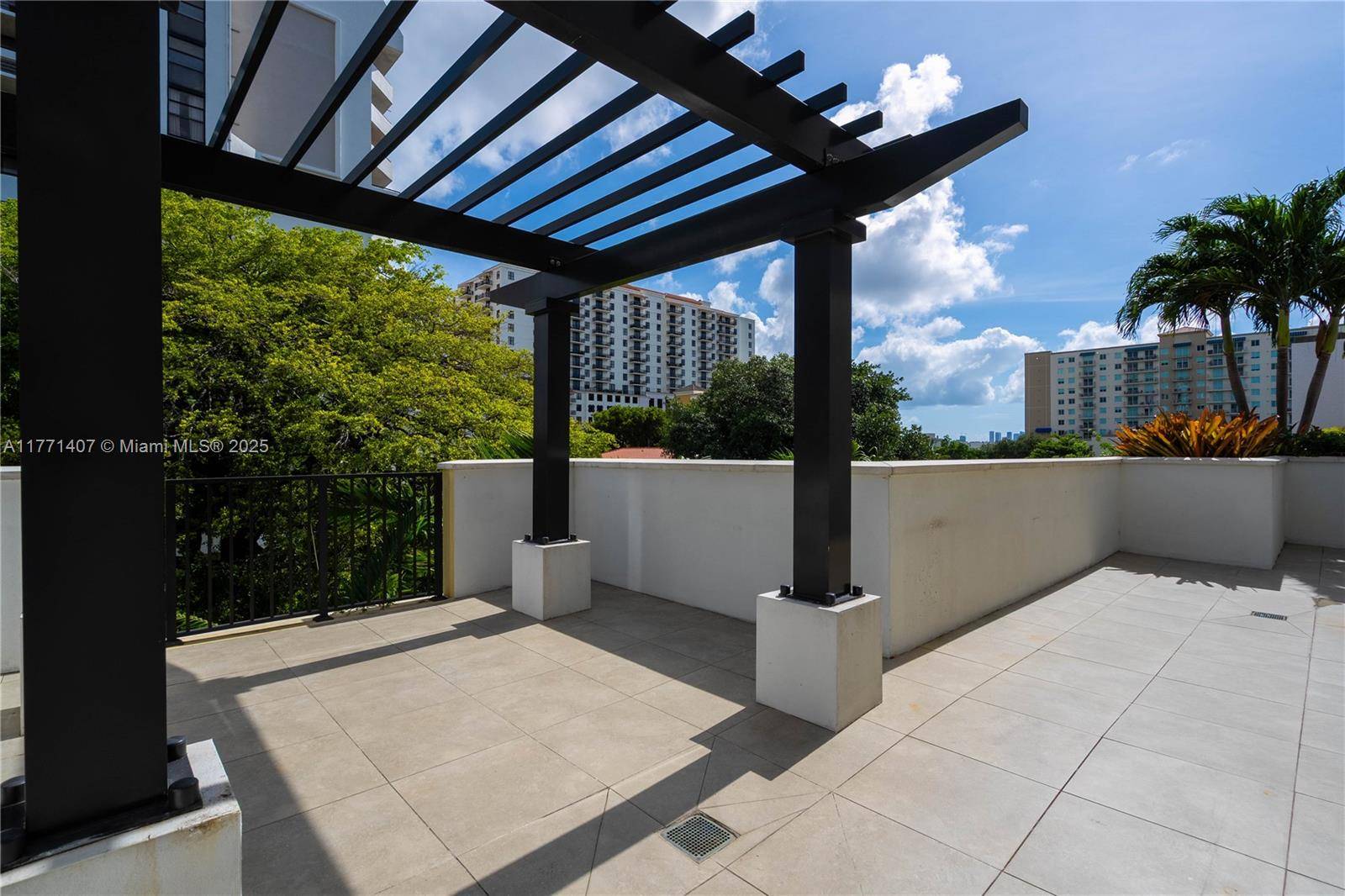 Coral Gables, FL 33134,1091 Galiano St #306