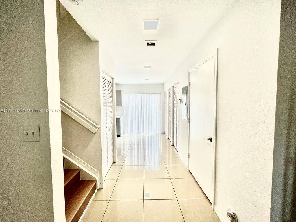 North Miami Beach, FL 33162,2056 NE 167th St #3-119