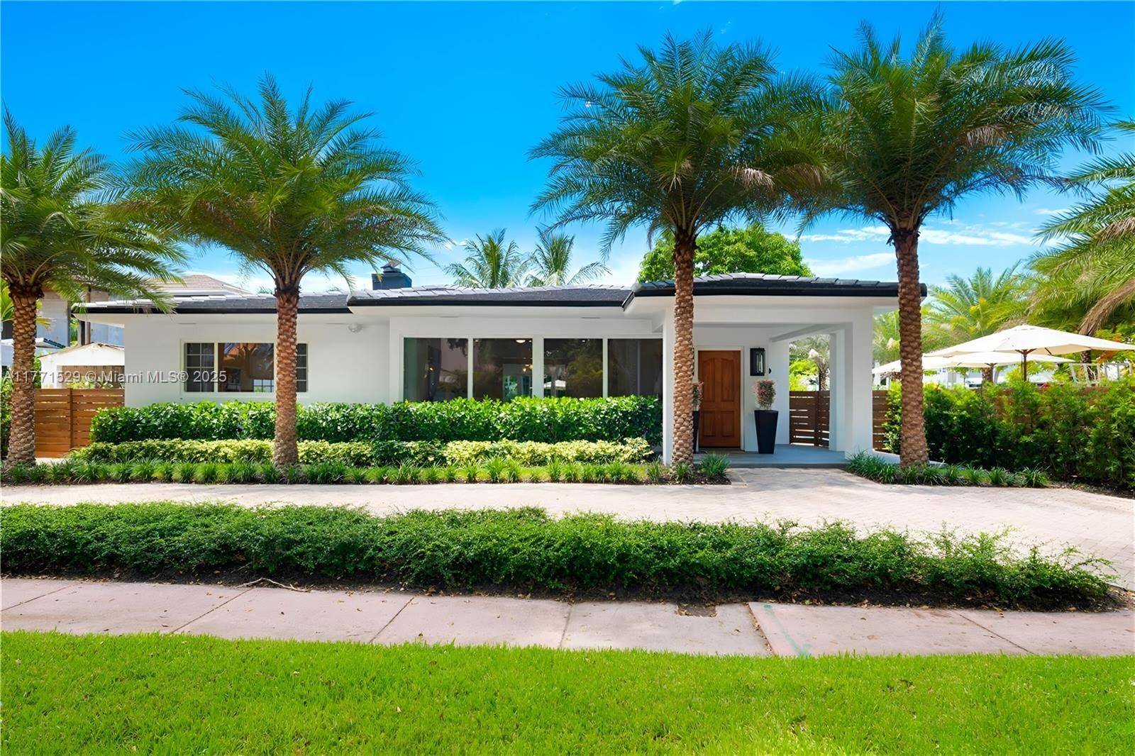 Miami Beach, FL 33140,2575 Pine Tree Dr