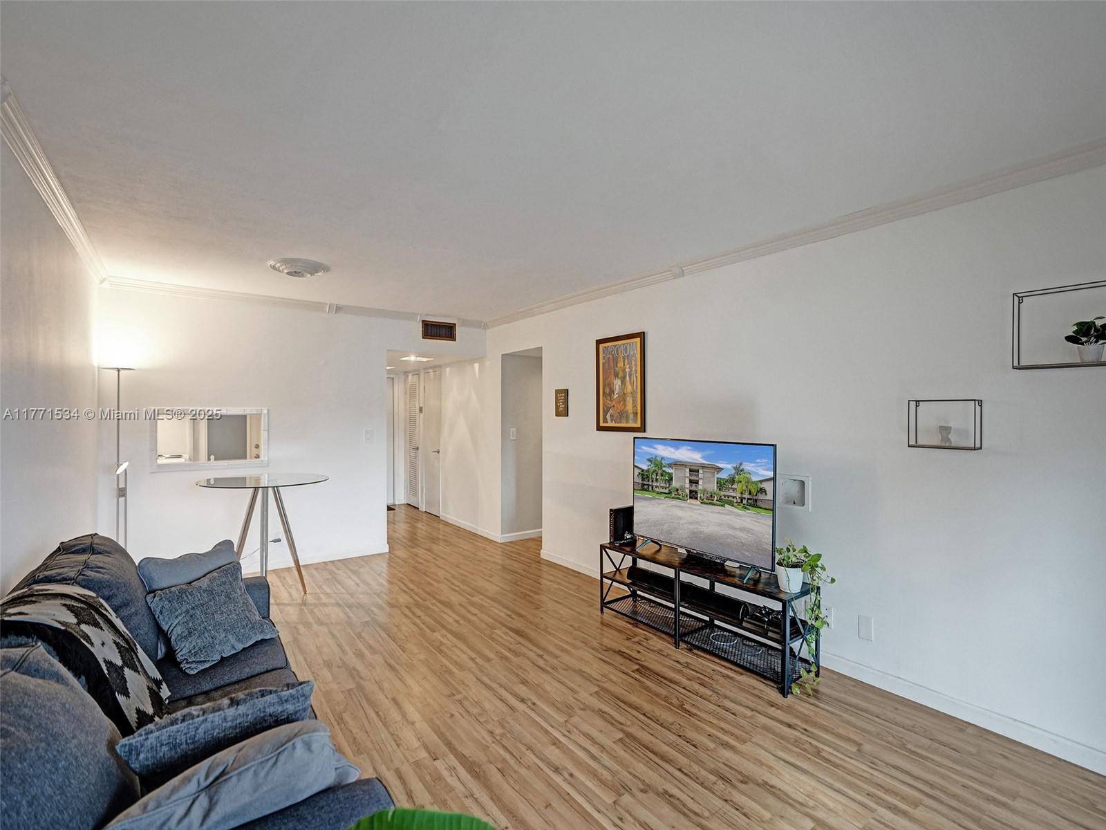 Hollywood, FL 33021,4900 Washington St #203