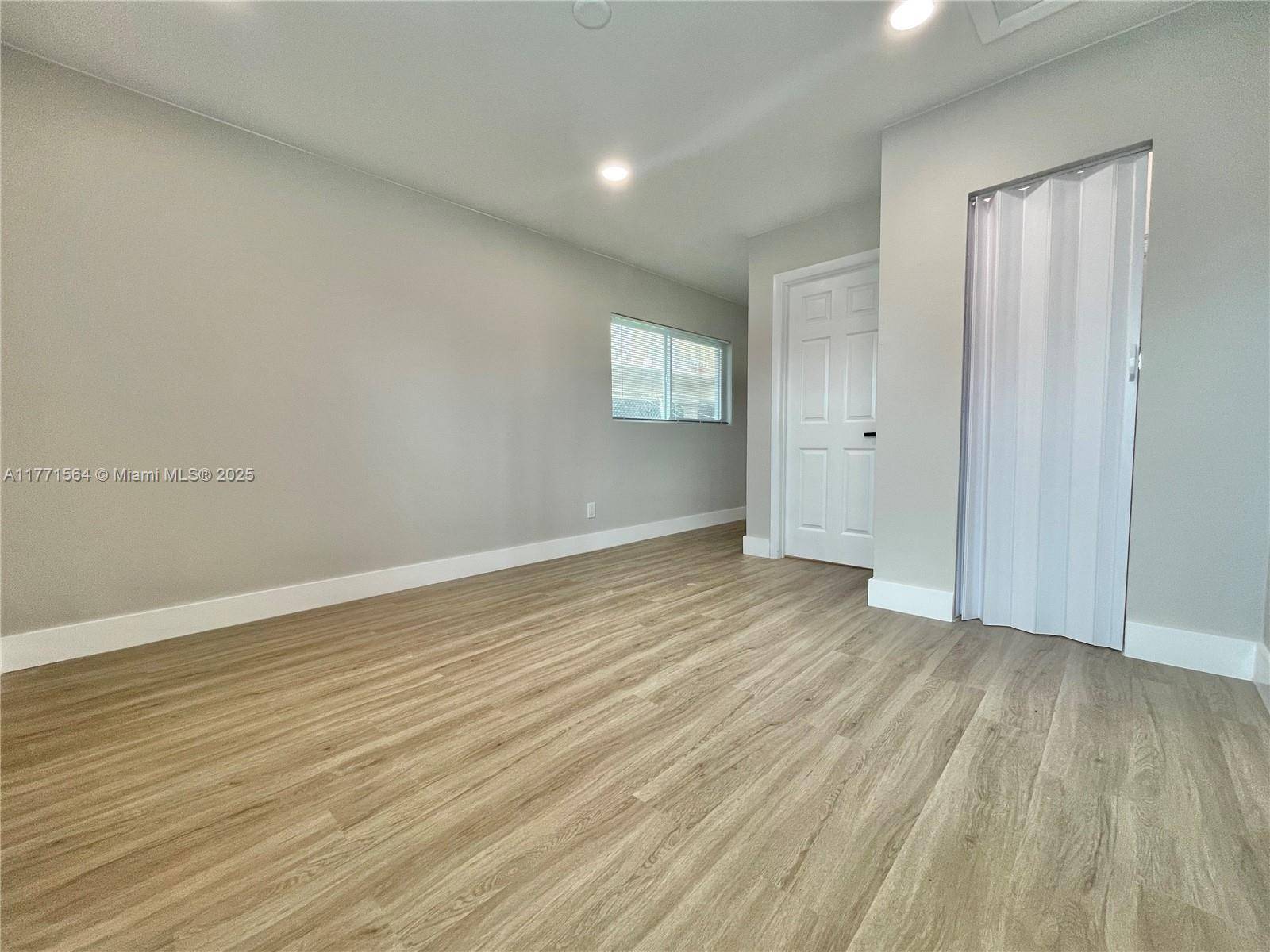 Hollywood, FL 33020,1836 Dewey St #5