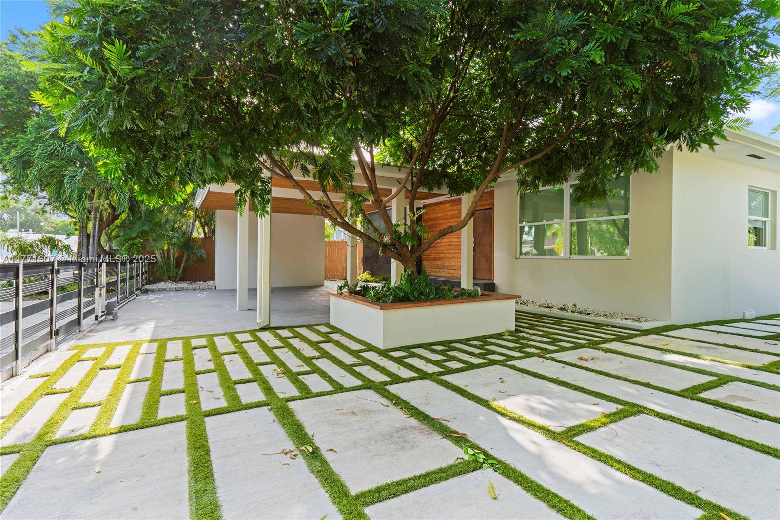 Miami, FL 33137,221 NE 44th St
