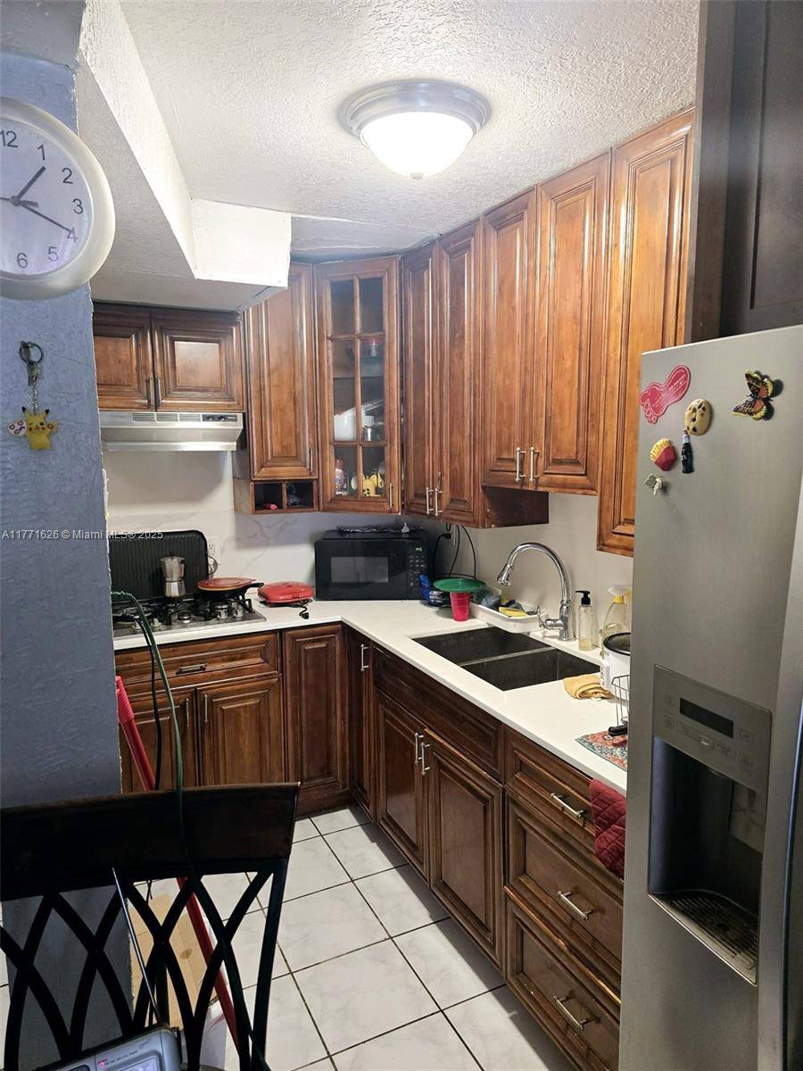 Hialeah, FL 33012,1300 W 47th Pl #217B