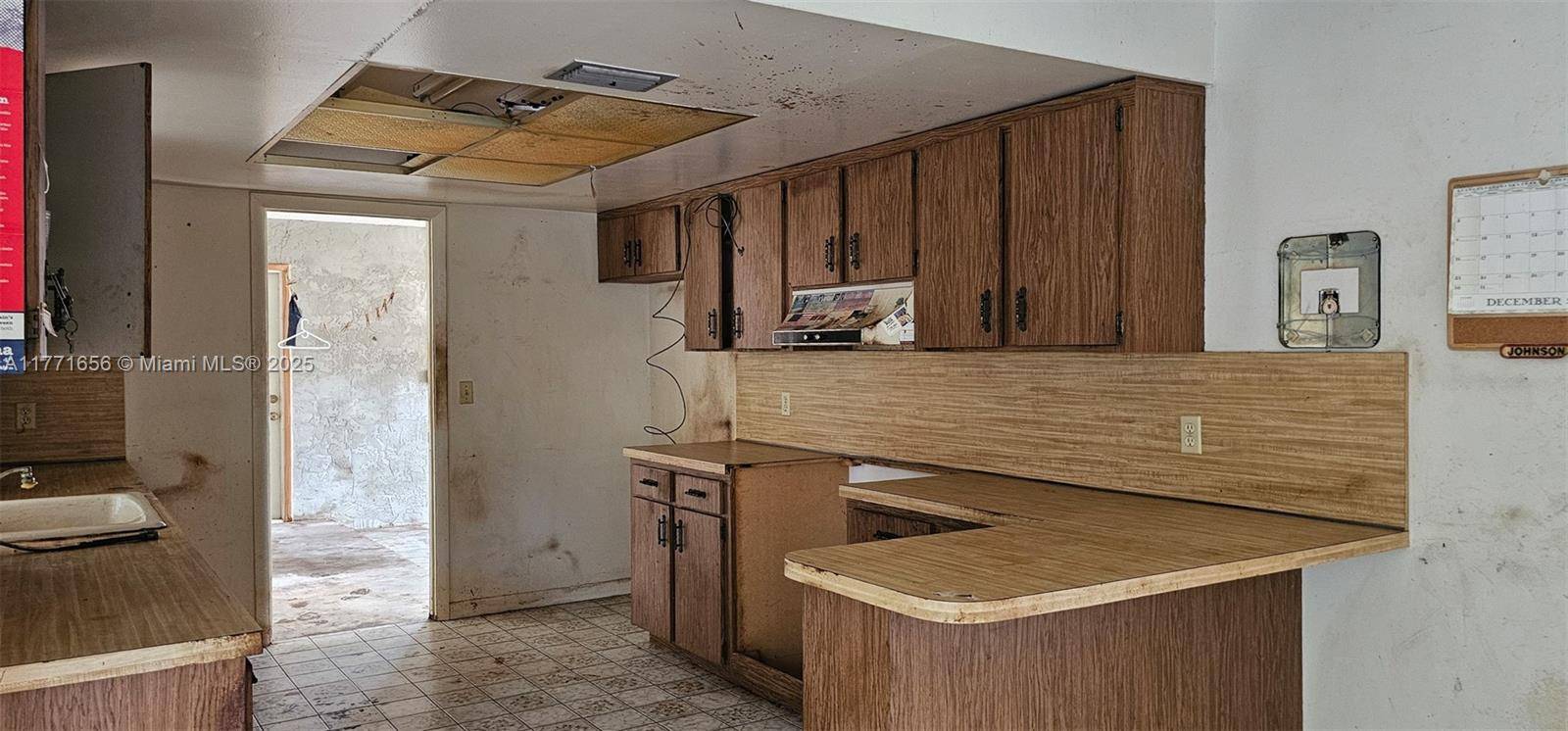 Boynton Beach, FL 33426,1049 Coral Dr
