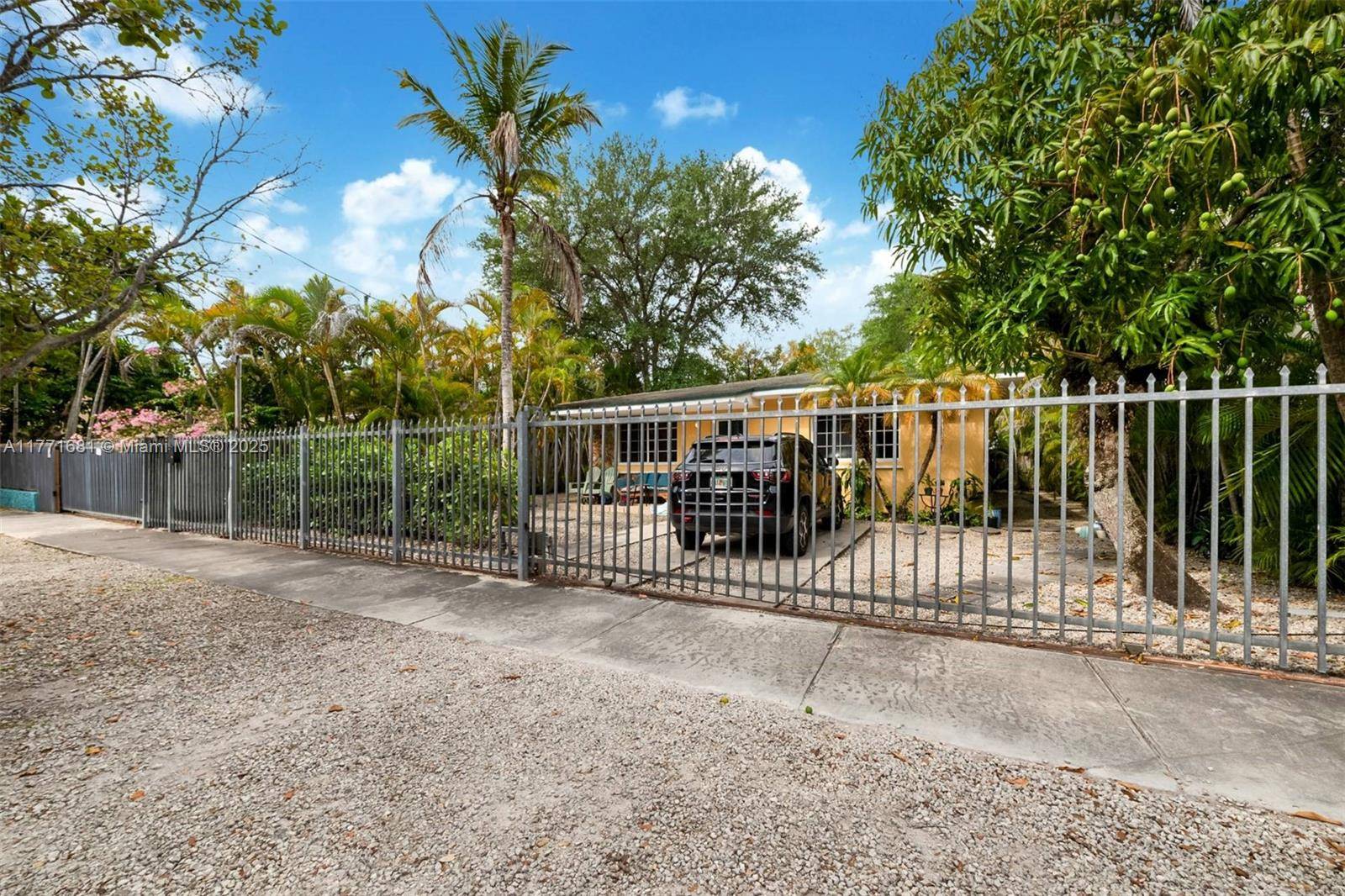 Coconut Grove, FL 33133,2960 Whitehead Street
