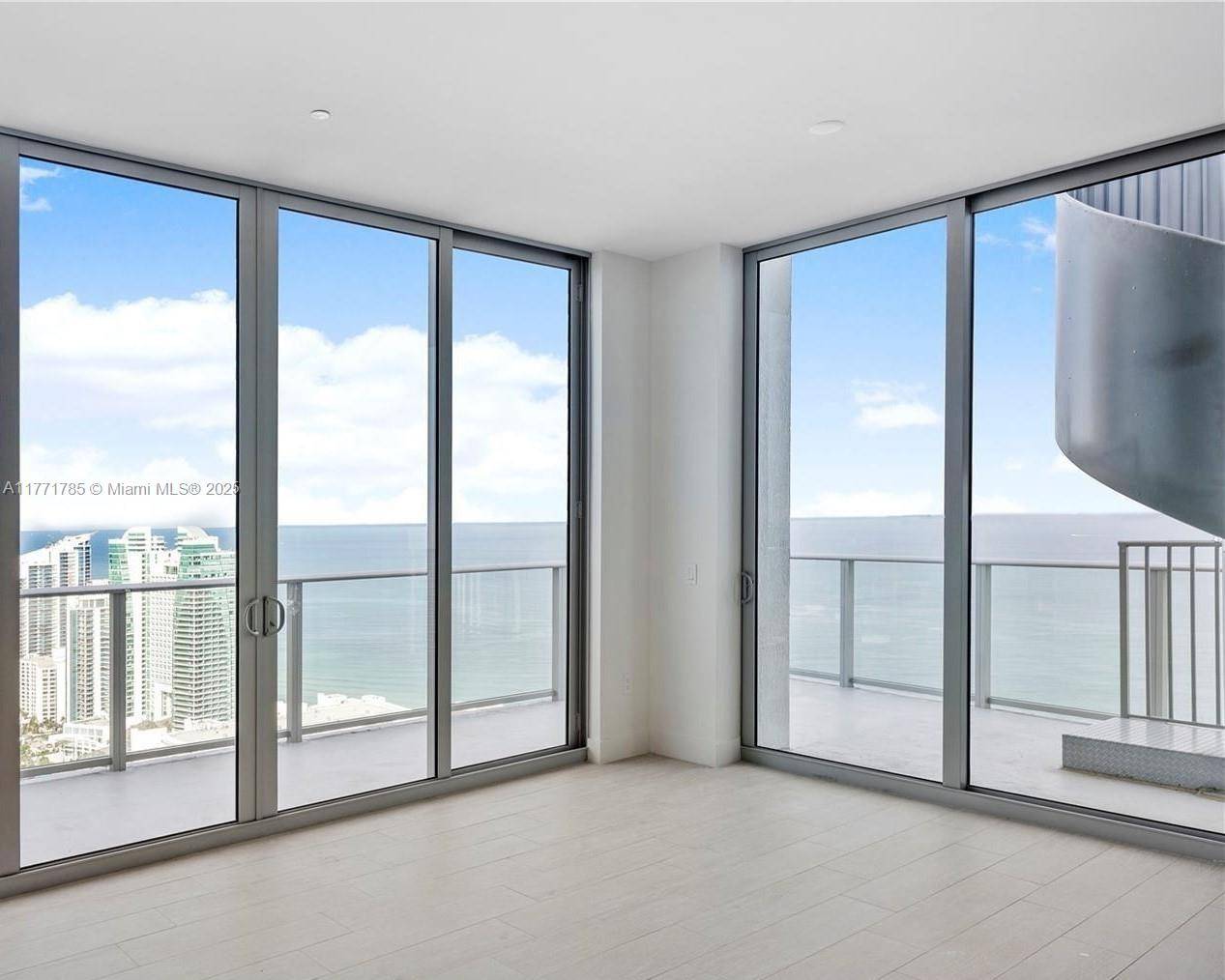 Hollywood, FL 33019,4010 S Ocean Dr #T4301