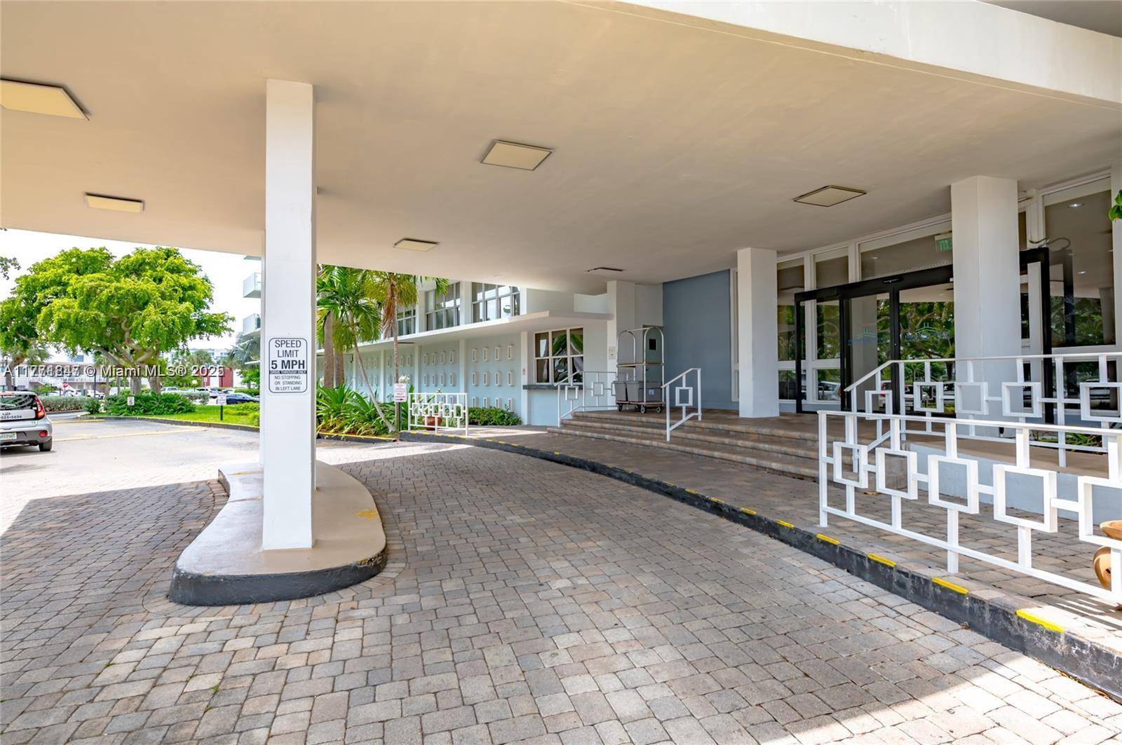 Miami Beach, FL 33141,7441 WAYNE AVE #4C