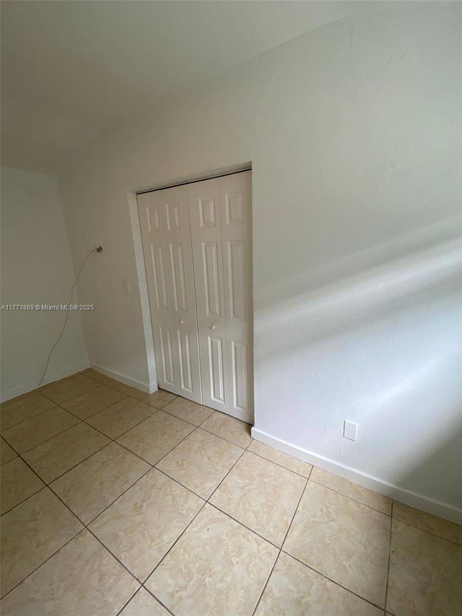 North Miami Beach, FL 33160,2555 NE 181st St #b