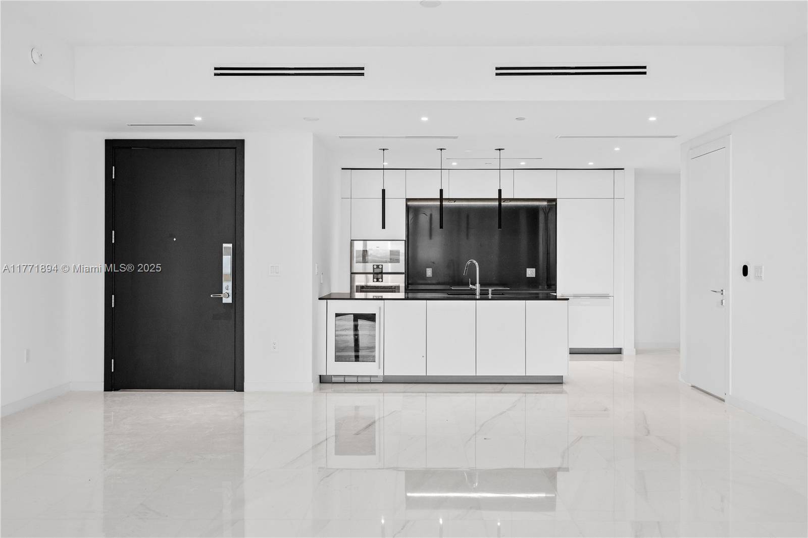 Miami, FL 33131,300 Biscayne Blvd Way #1103