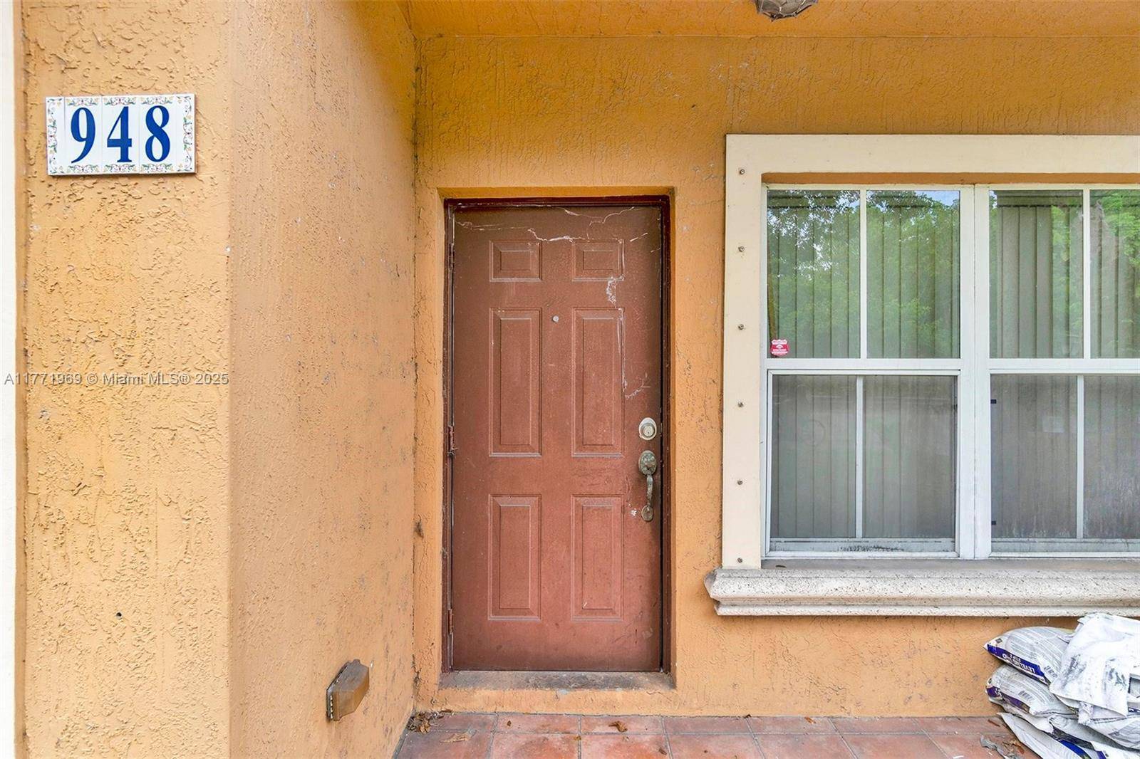 Florida City, FL 33034,948 SW 6th Ave