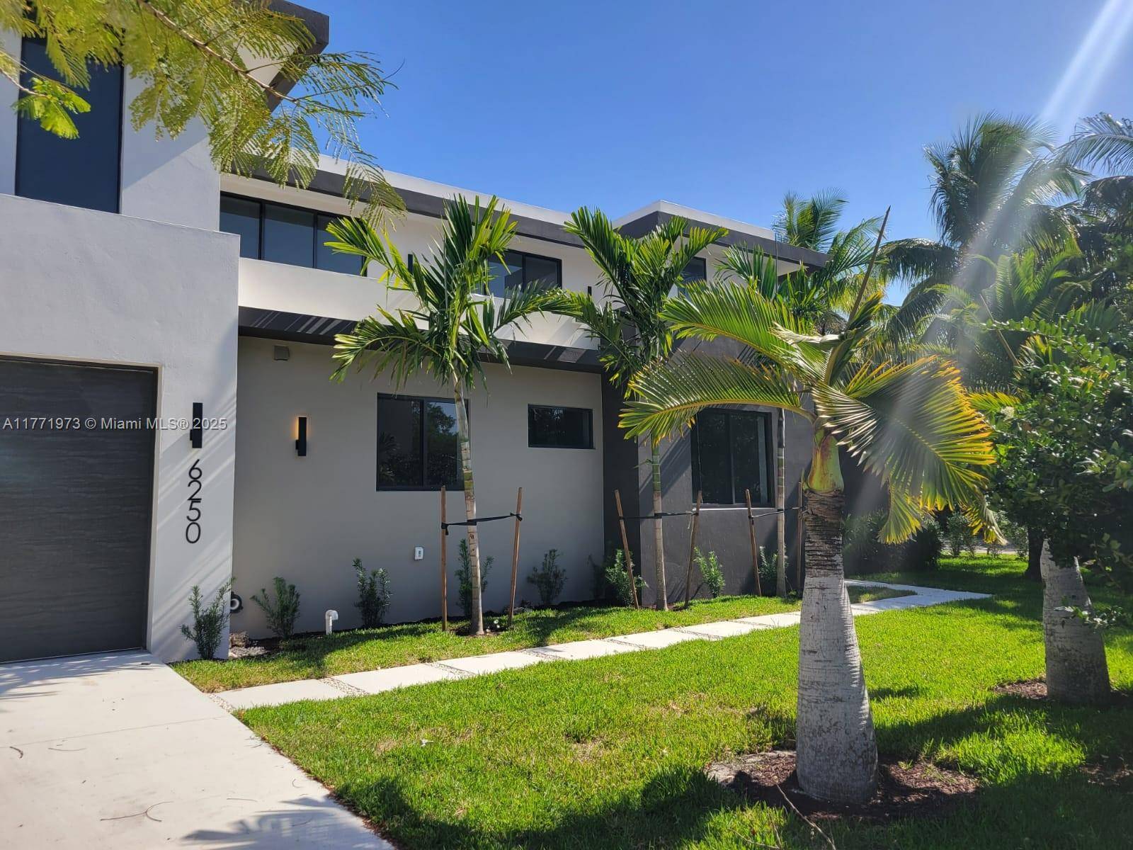 South Miami, FL 33143,6250 SW 78th St