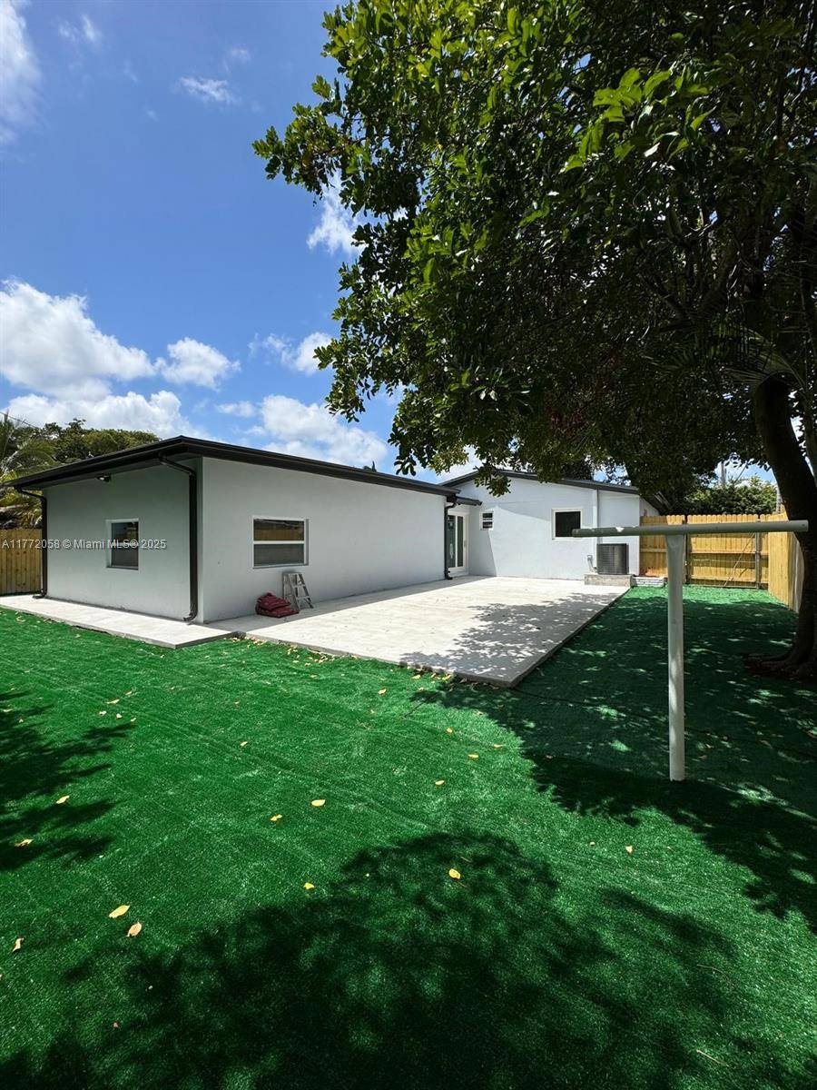 Dania Beach, FL 33314,4028 SW 49th Ct
