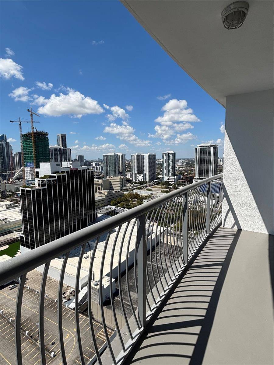 Miami, FL 33132,1750 N Bayshore Dr #3408