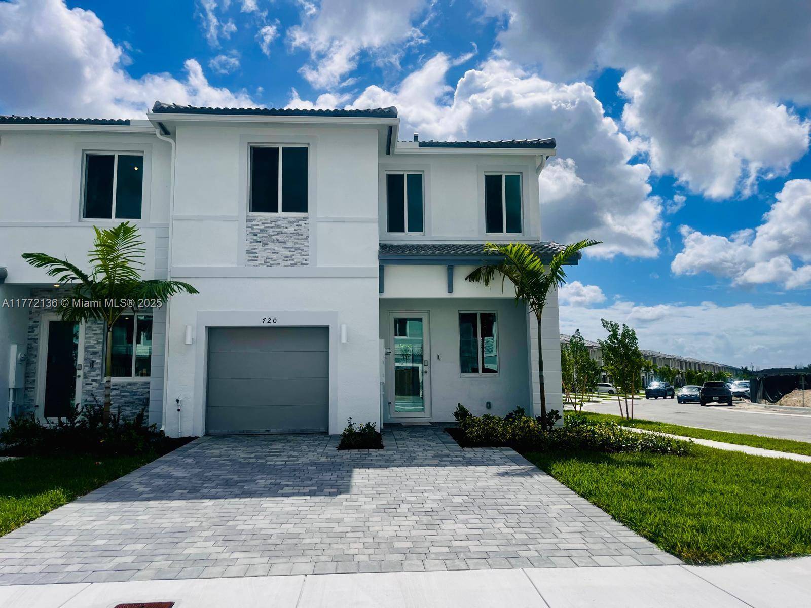Homestead, FL 33034,720 SE 13th St Cir