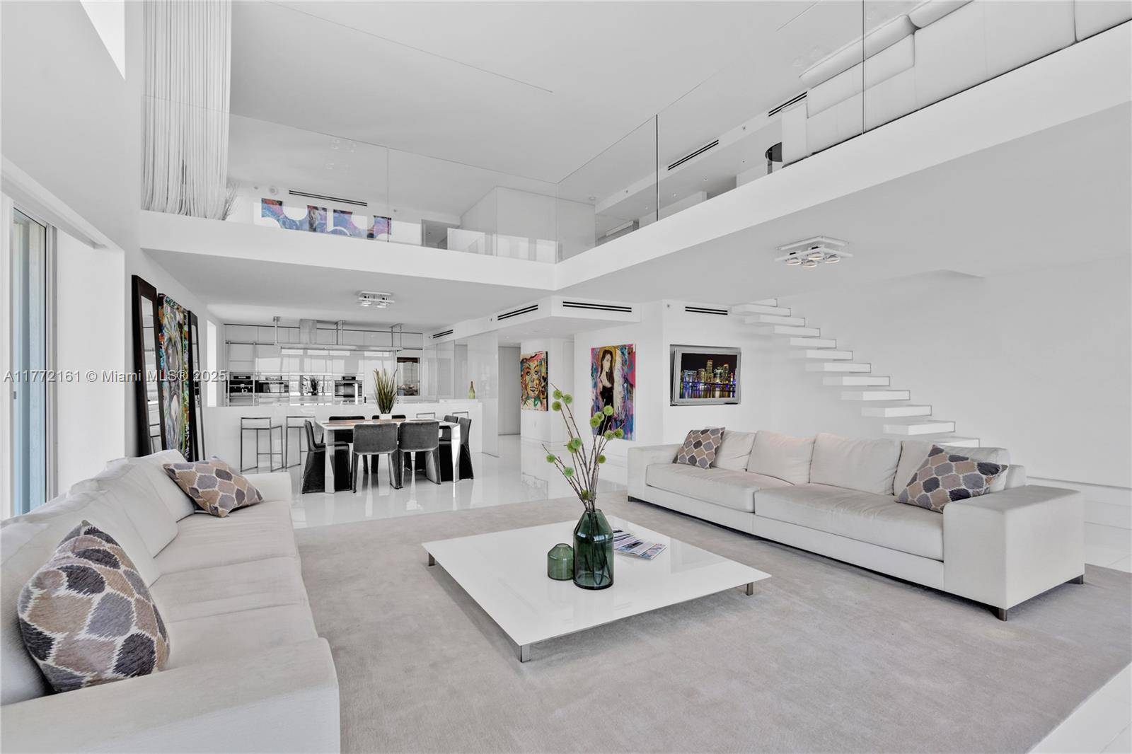 Miami Beach, FL 33139,10 Venetian Way #PH4