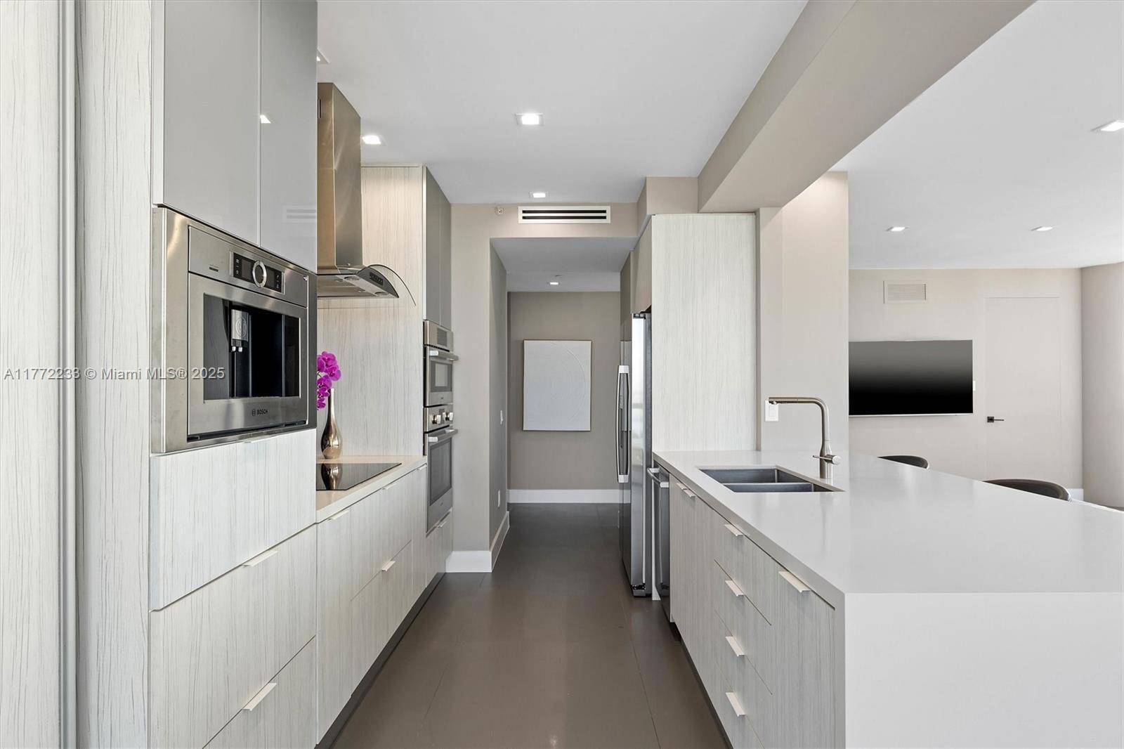 Miami Beach, FL 33141,6365 Collins Ave #4307