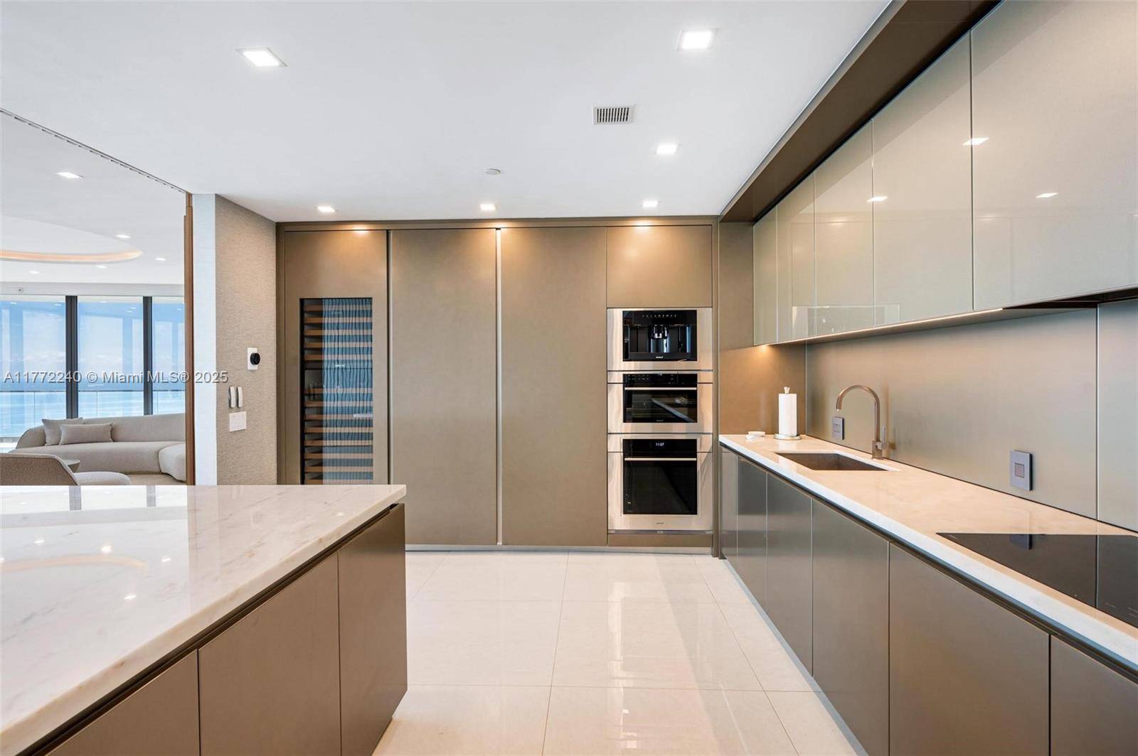 Sunny Isles Beach, FL 33160,18975 Collins Ave #3400