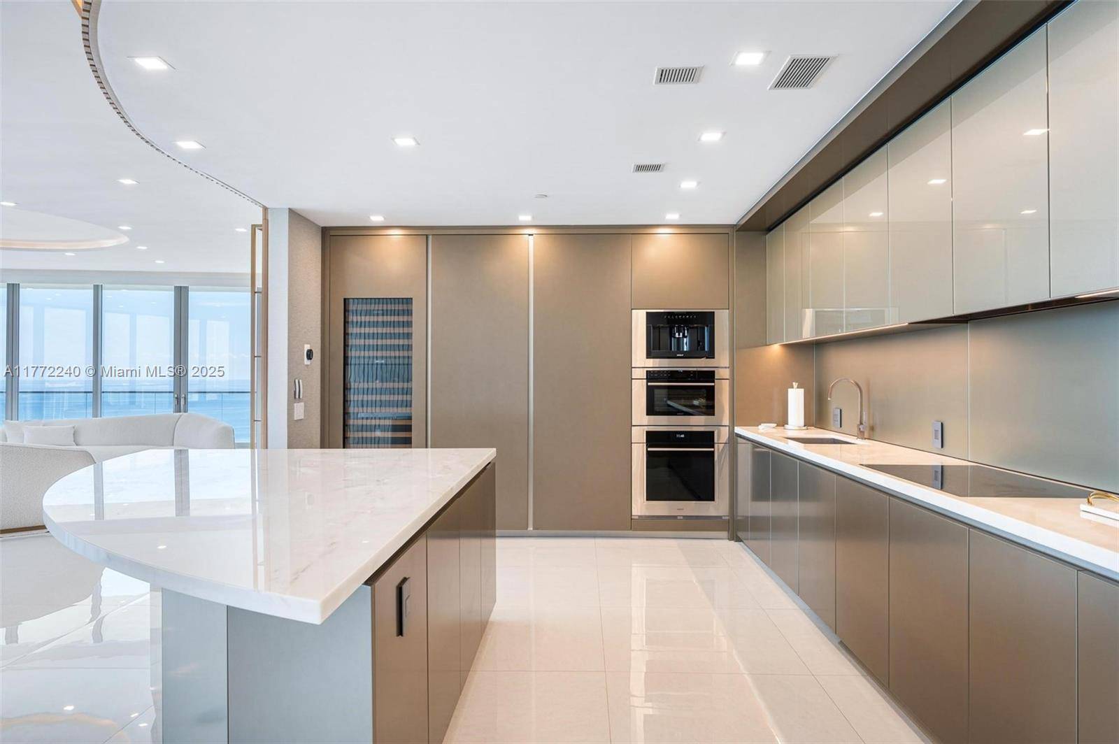 Sunny Isles Beach, FL 33160,18975 Collins Ave #3400