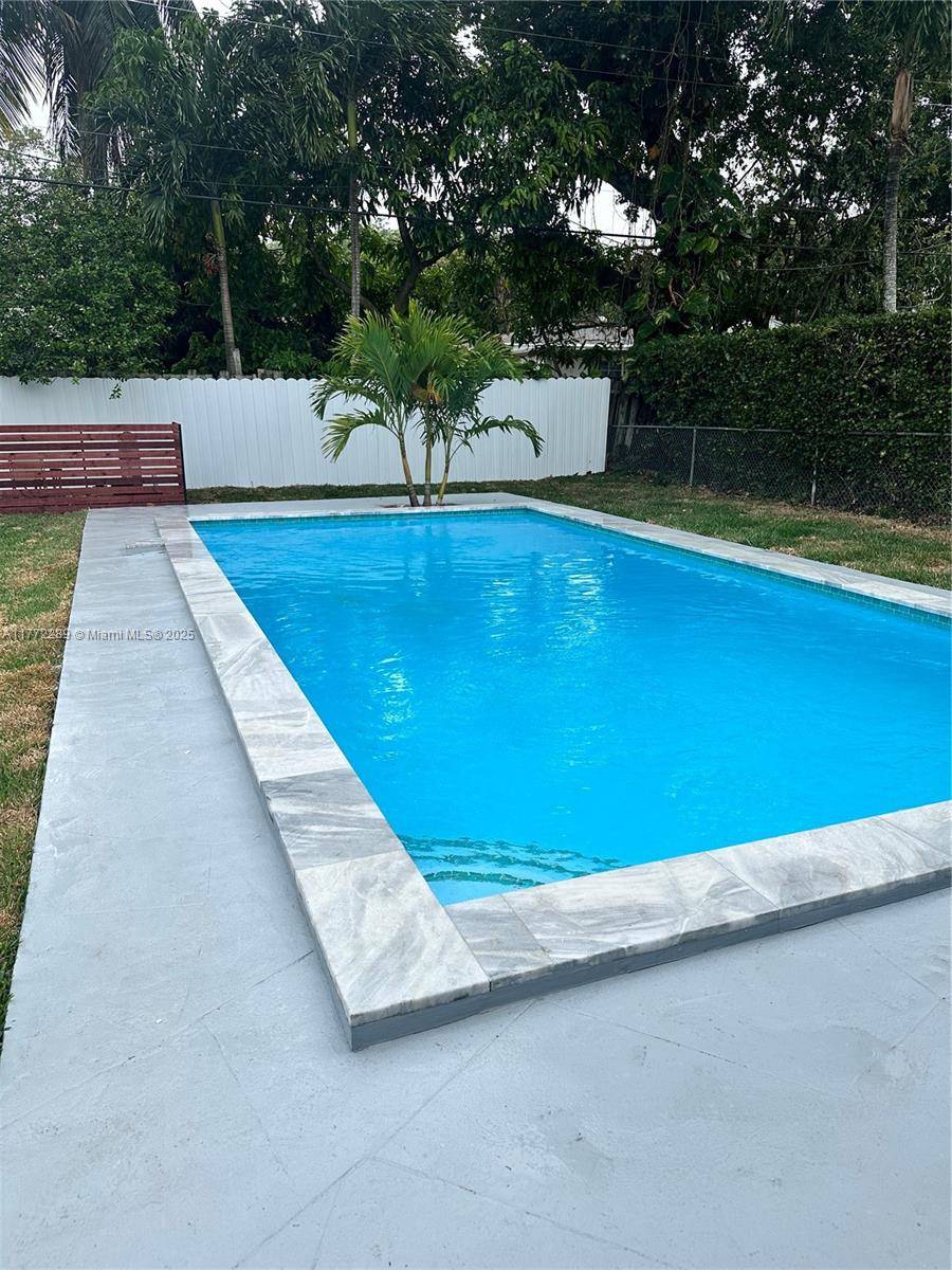 North Miami Beach, FL 33162,280 NE 169th St