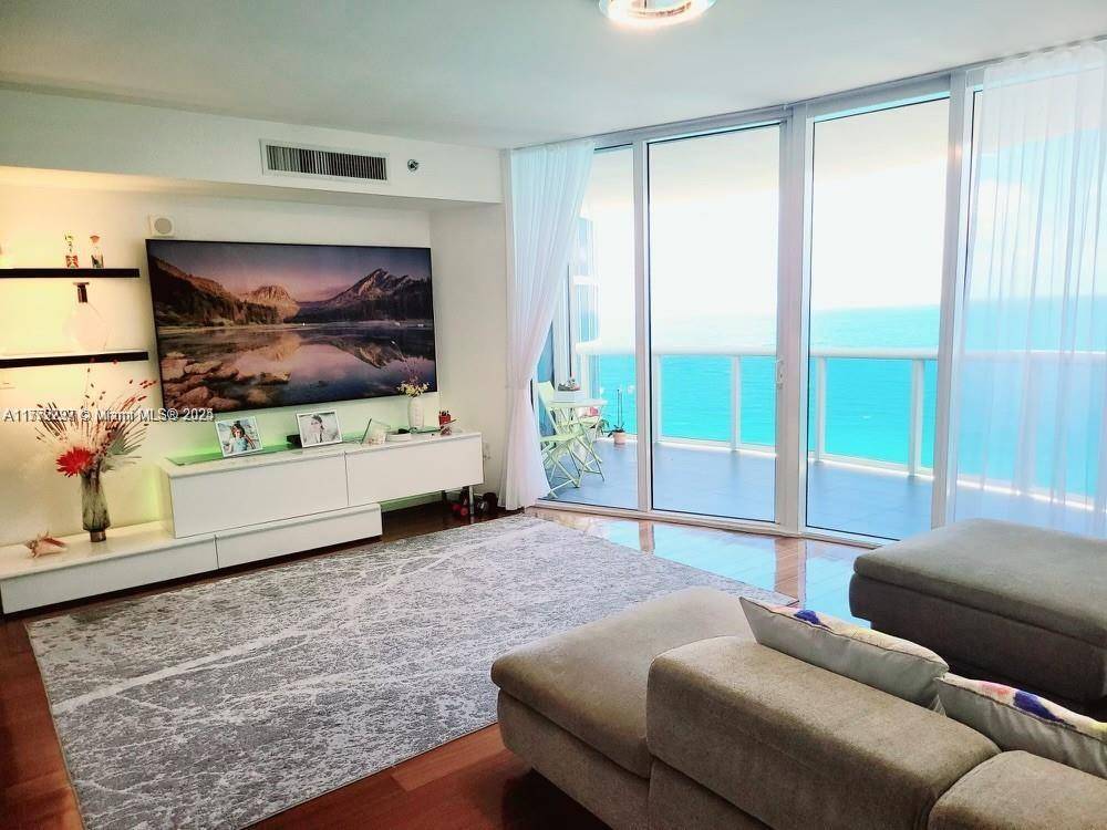 Sunny Isles Beach, FL 33160,17201 Collins Ave #2005