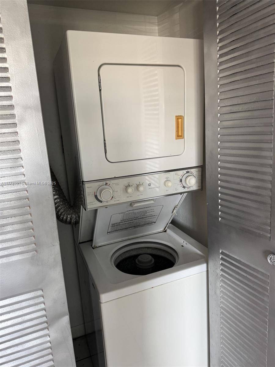 Hialeah, FL 33010,21 E 3rd St #405