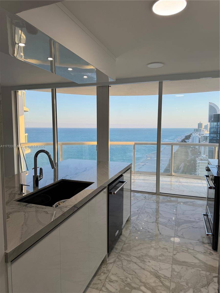 Miami Beach, FL 33141,6365 Collins Ave #3304