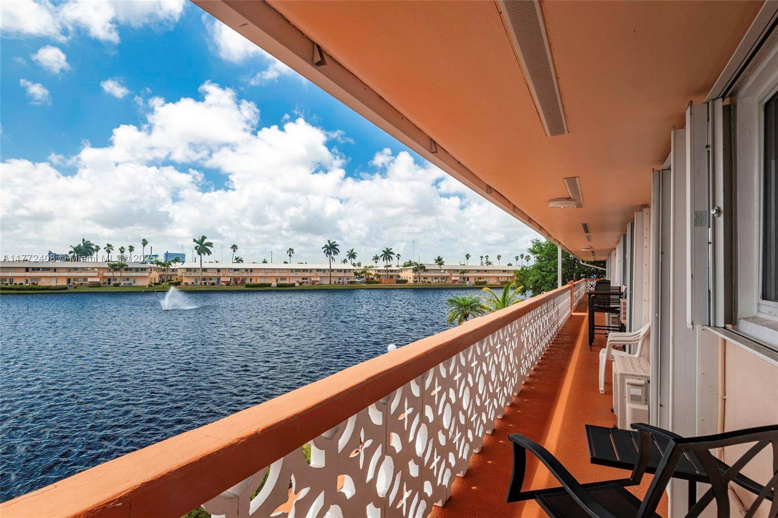 Hallandale Beach, FL 33009,900 SW 10th Ter #18S