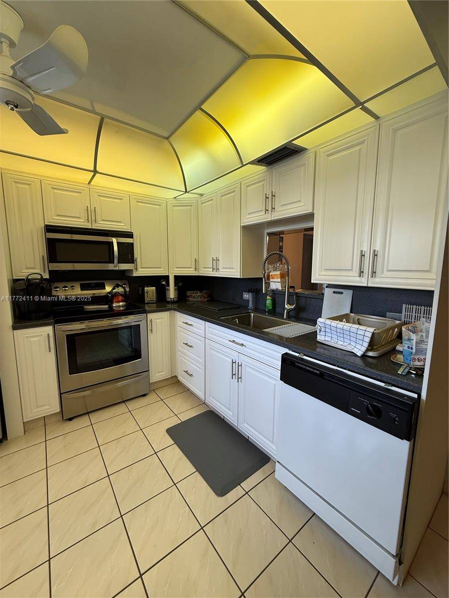 Coconut Creek, FL 33066,4401 Martinique Ct #B2