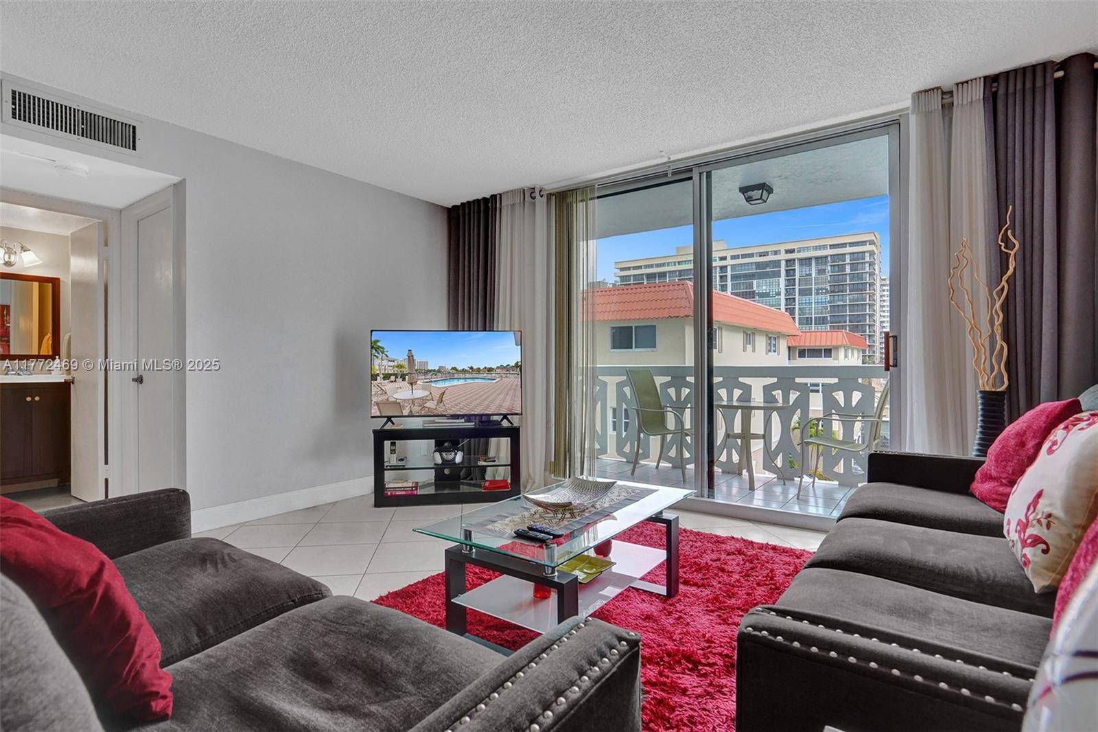Hallandale Beach, FL 33009,3113 S Ocean Dr #404