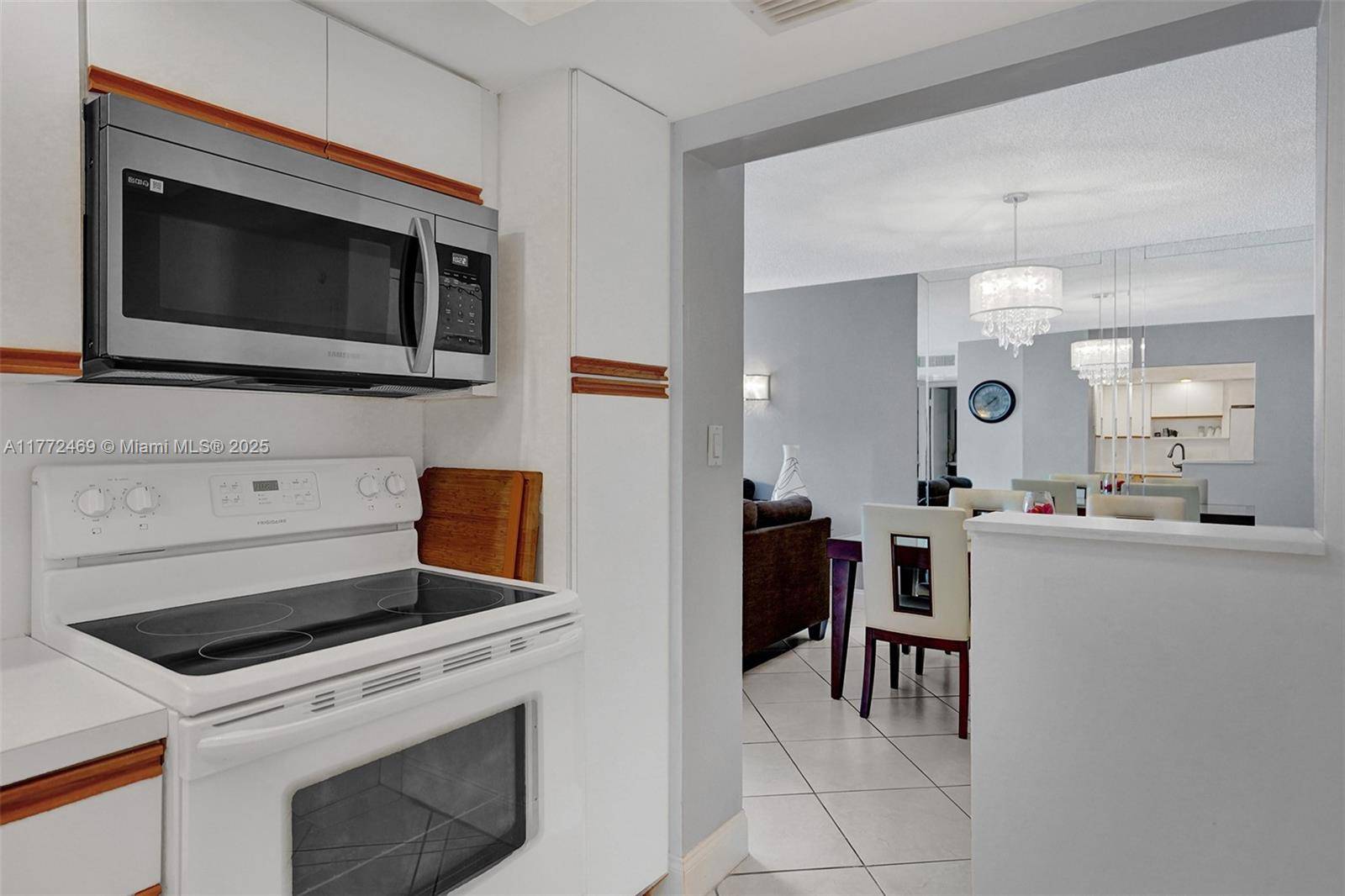 Hallandale Beach, FL 33009,3113 S Ocean Dr #404