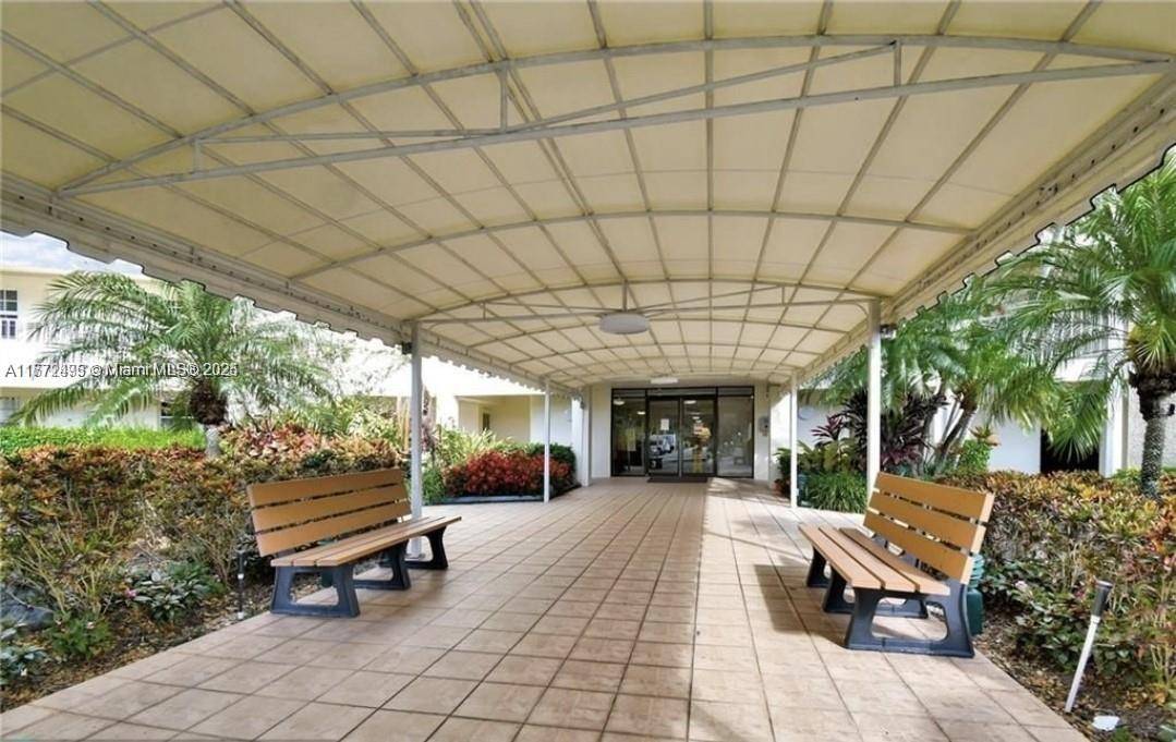 Pompano Beach, FL 33069,3090 N Course Dr #405