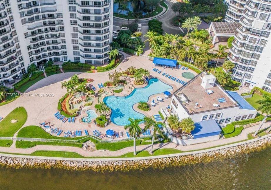 Aventura, FL 33180,19101 NE 36th Ct #302
