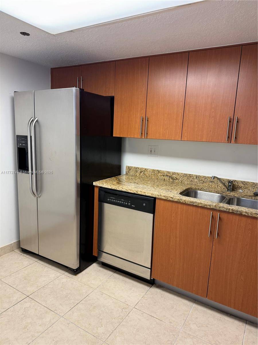 Aventura, FL 33180,3300 NE 192nd St #1704