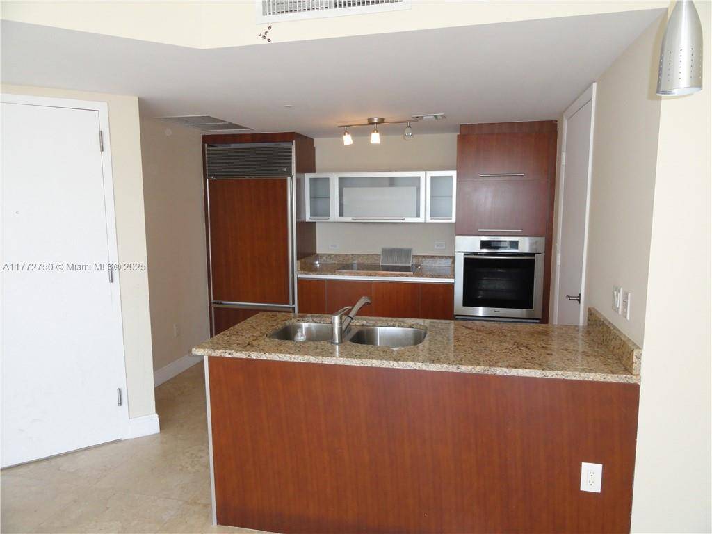 Sunny Isles Beach, FL 33160,17201 Collins Ave #1206
