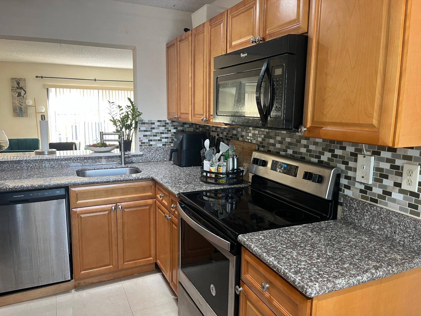 Pembroke Pines, FL 33025,9491 N Palm Cir N #9491