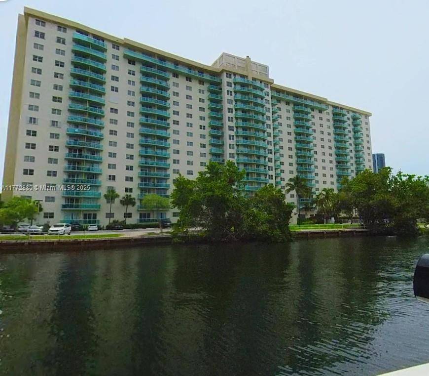 Sunny Isles Beach, FL 33160,19390 Collins Ave #PH-11