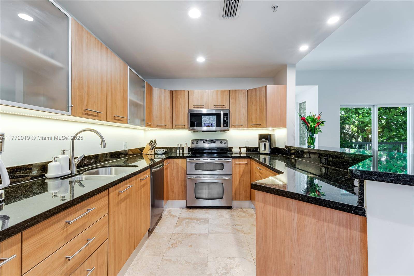 Coconut Grove, FL 33133,2699 Tigertail Ave #23
