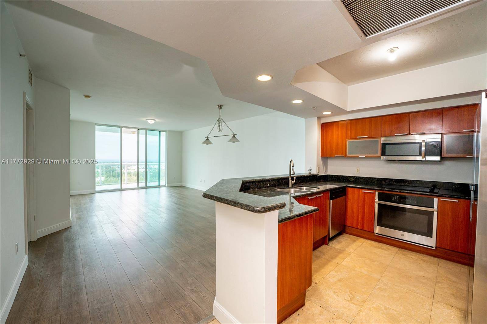 North Miami, FL 33181,15051 Royal Oaks Ln #2403