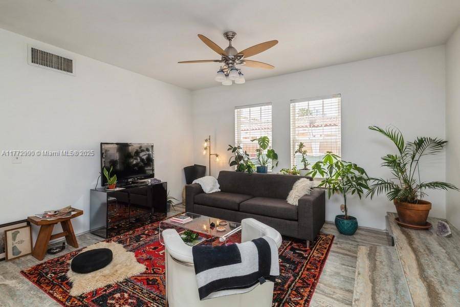 Miami Beach, FL 33139,756 Meridian Ave #11