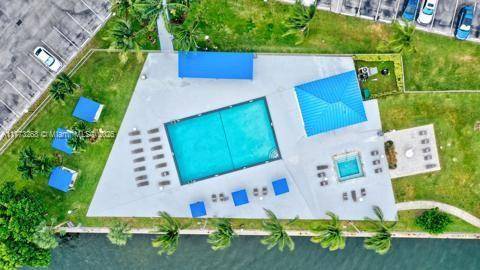 Hallandale Beach, FL 33009,200 Leslie Dr #329