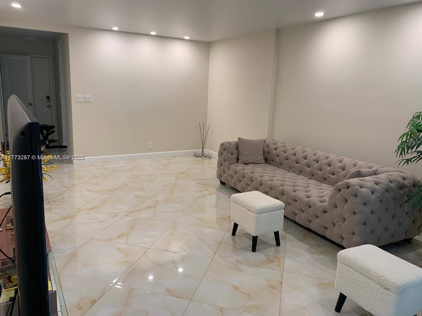 Hallandale Beach, FL 33009,900 NE 12th #306