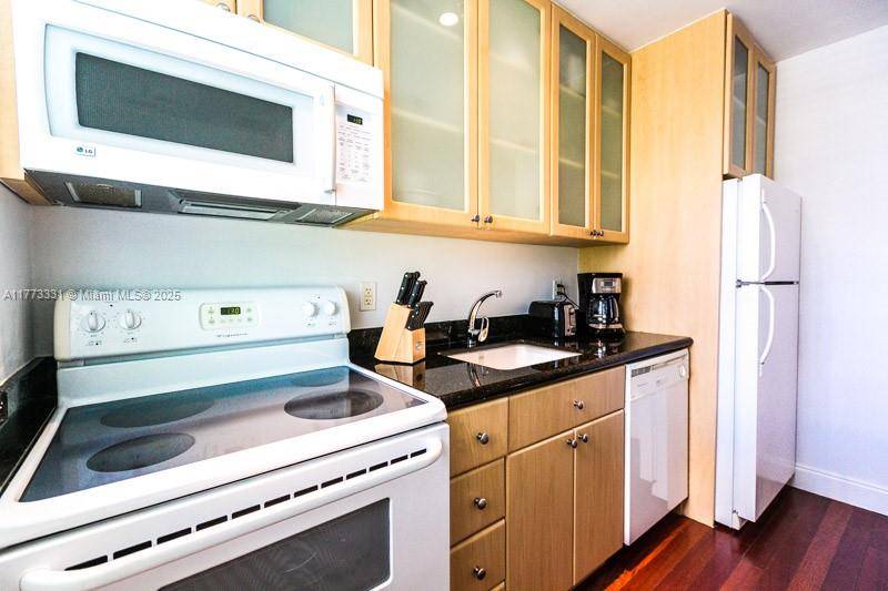 Miami Beach, FL 33139,420 15th St #106