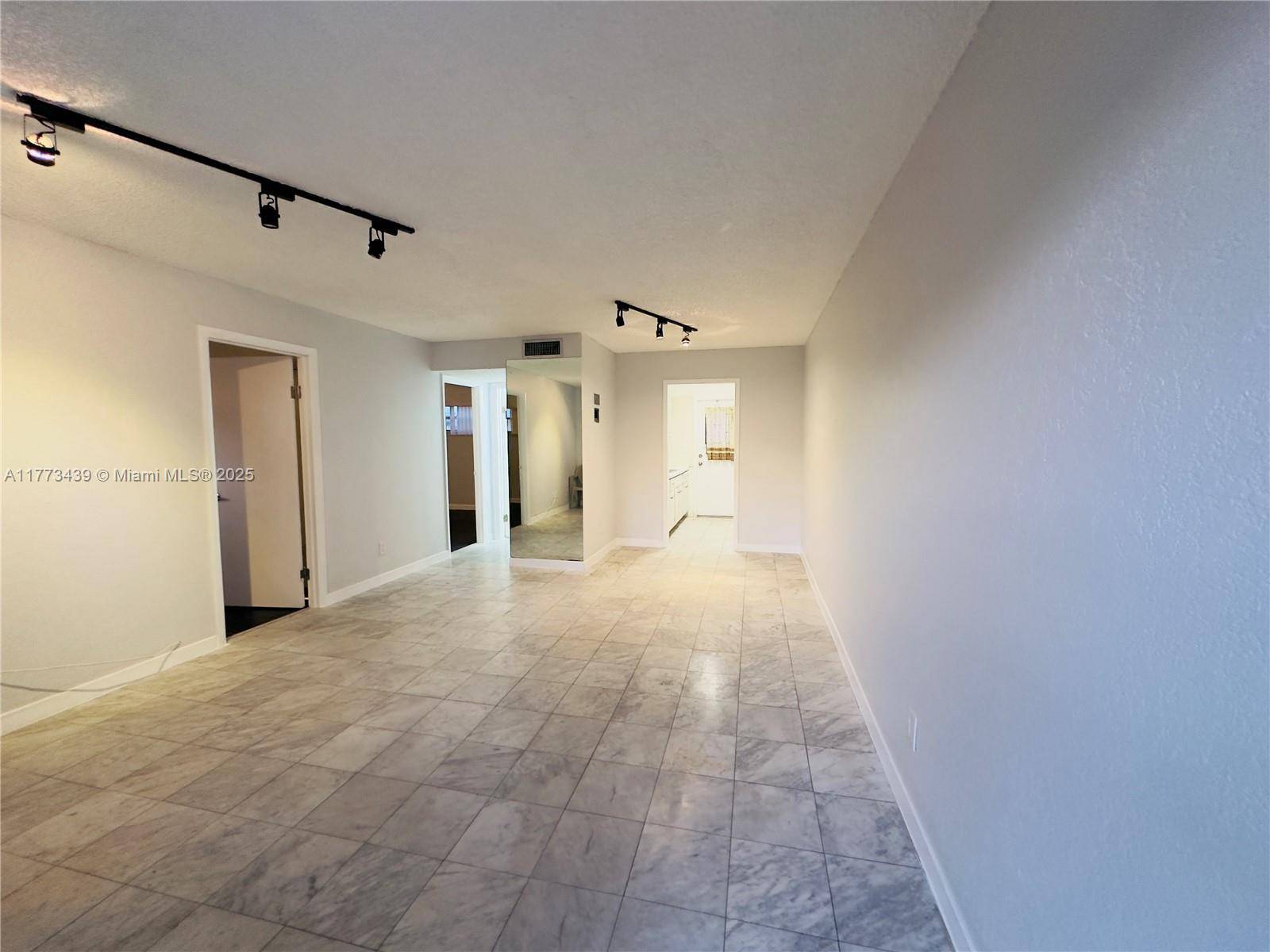 Davie, FL 33314,6191 SW 37th St #110