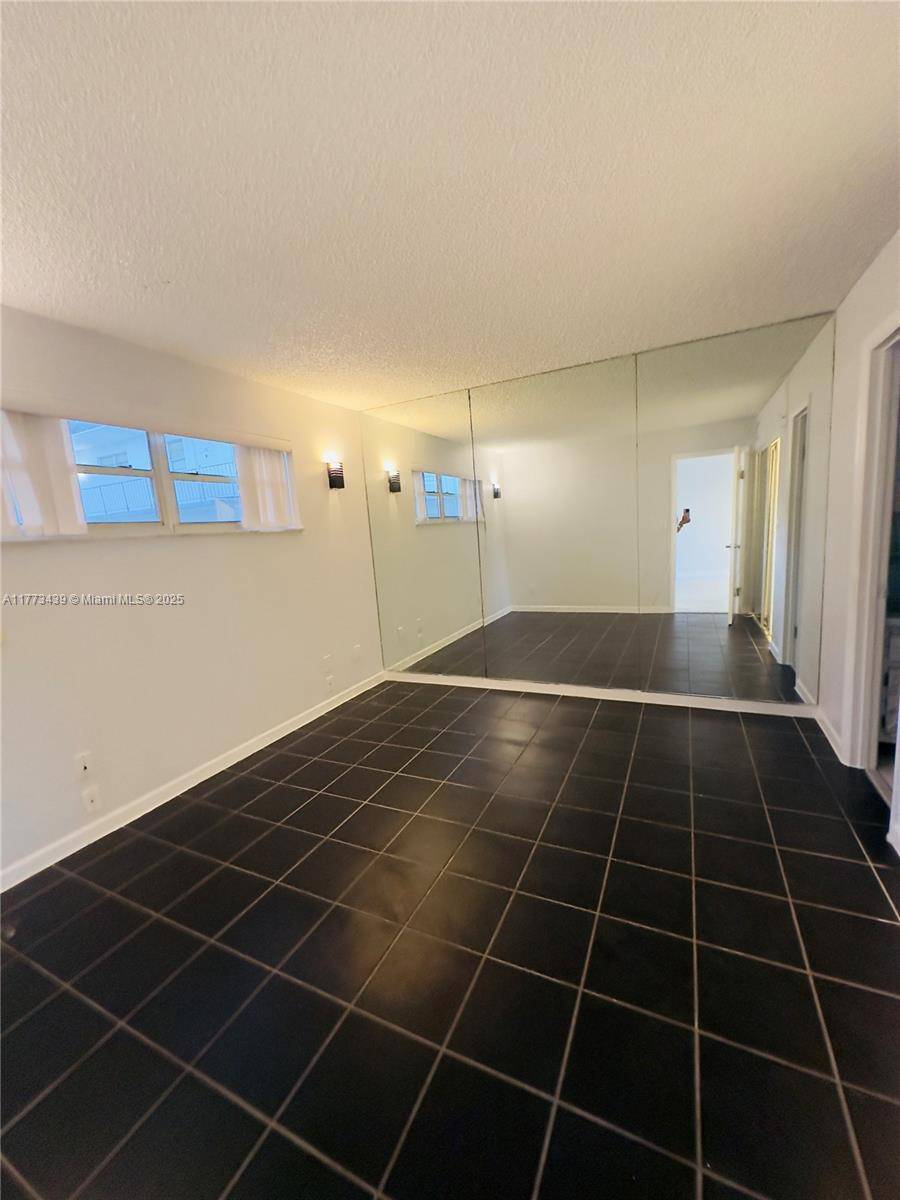 Davie, FL 33314,6191 SW 37th St #110