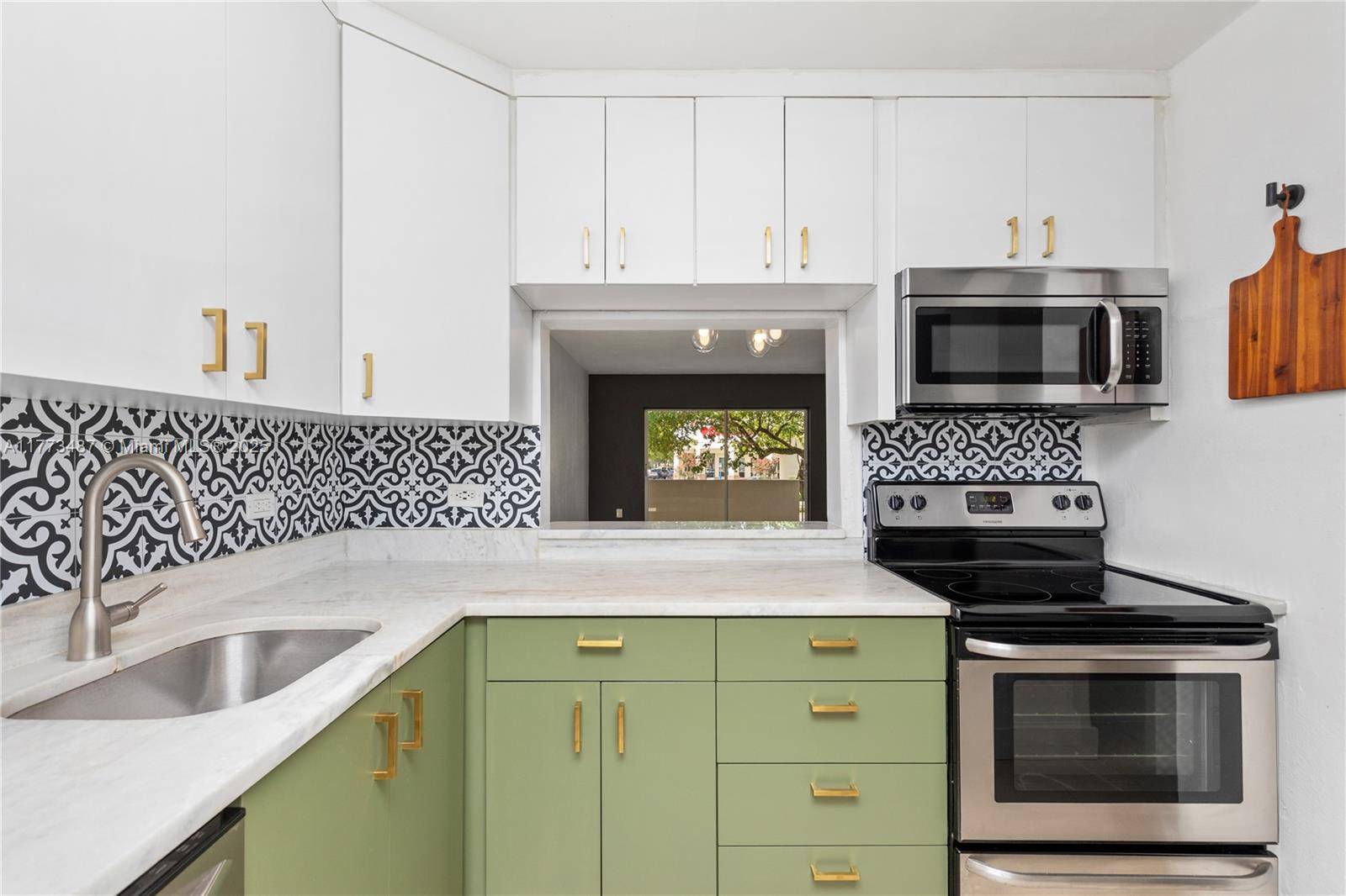 Pinecrest, FL 33156,6890 N Kendall Drive #B202